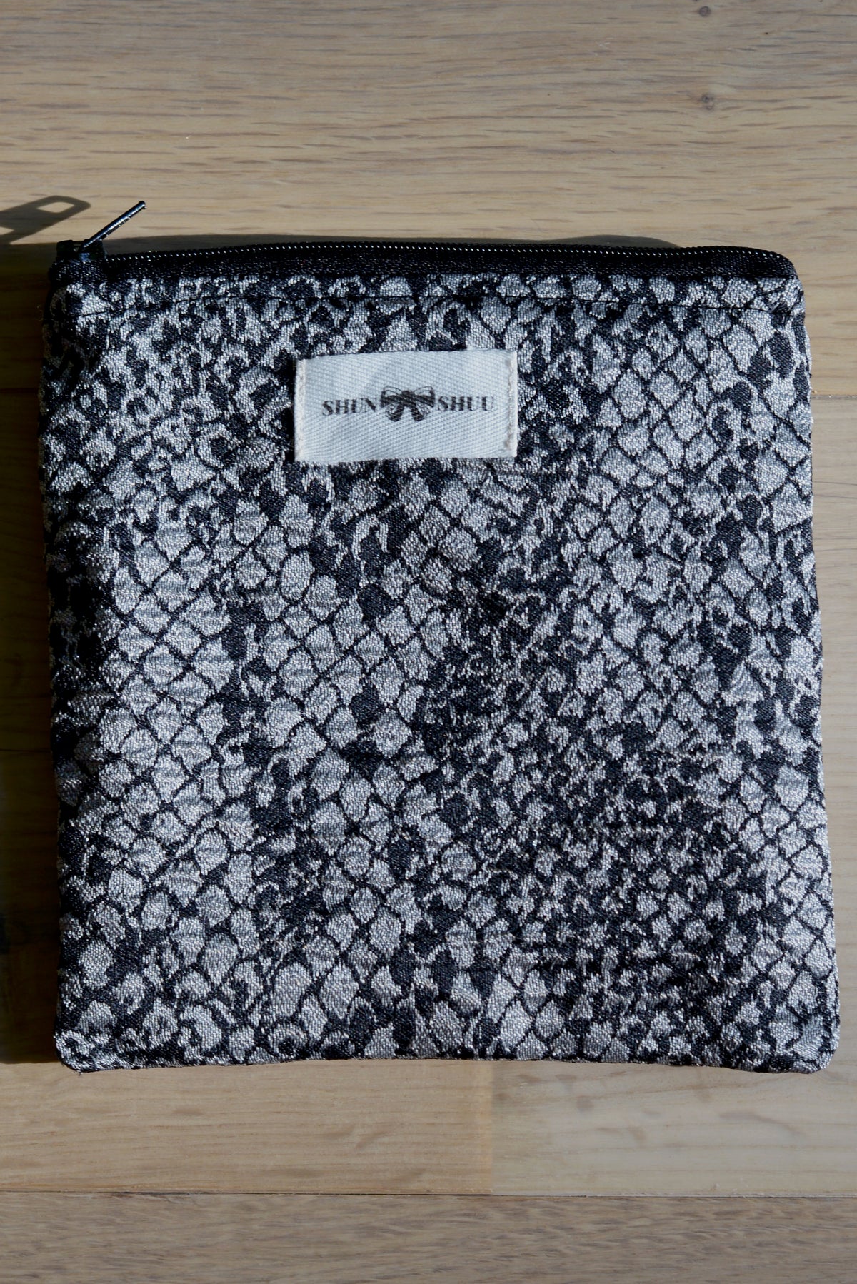 Medusa gray - Pochette classic XS