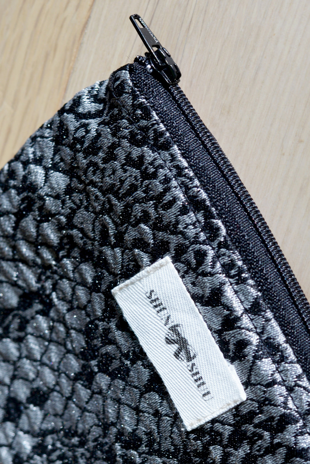 Medusa gray - Pochette classic XS