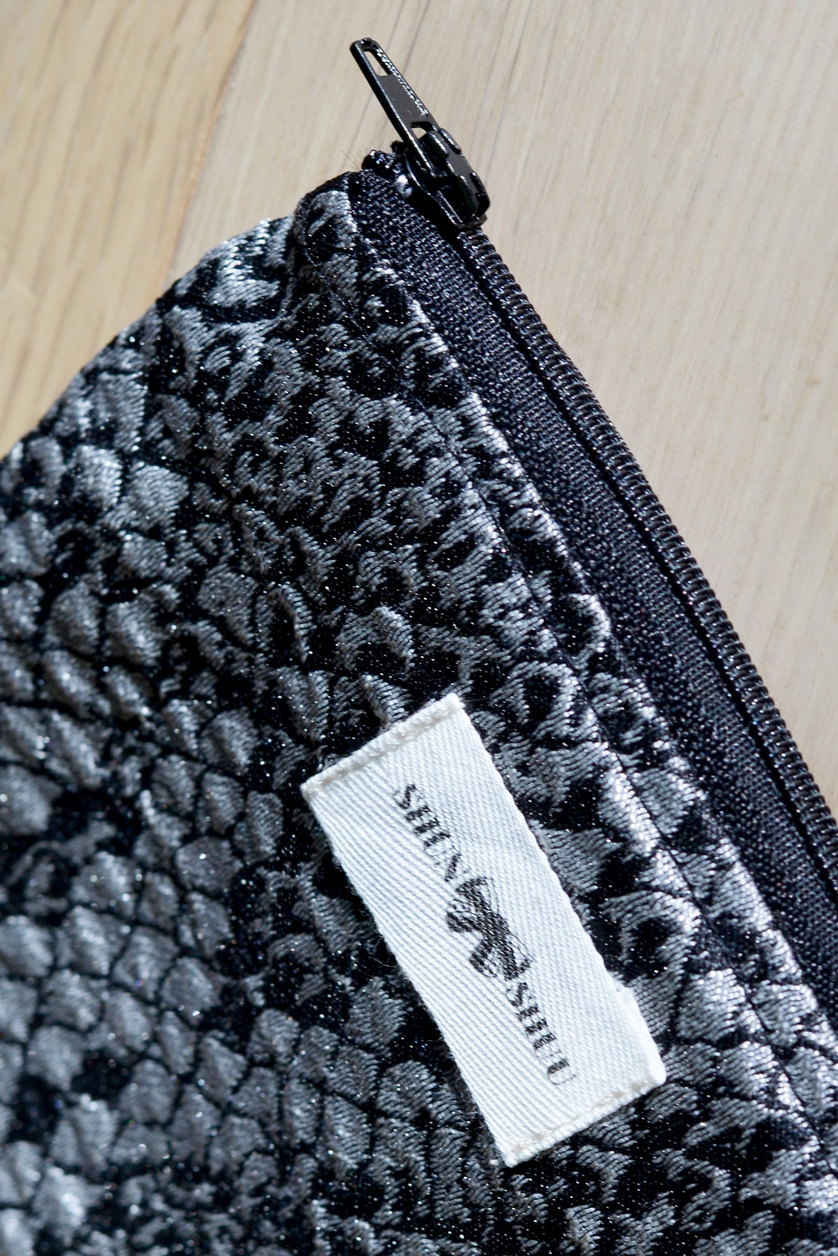 Medusa gray - Pochette classic XS